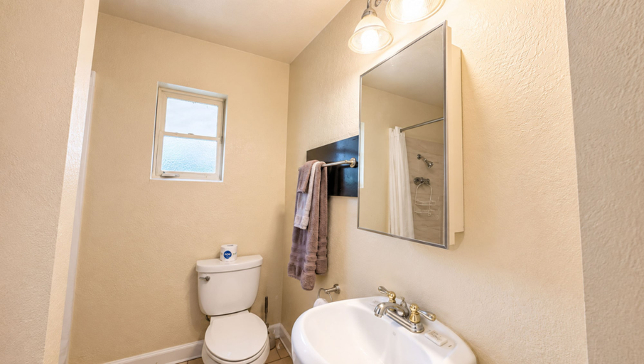 Bathroom 3, Copper Mountain Motel, Pinal
