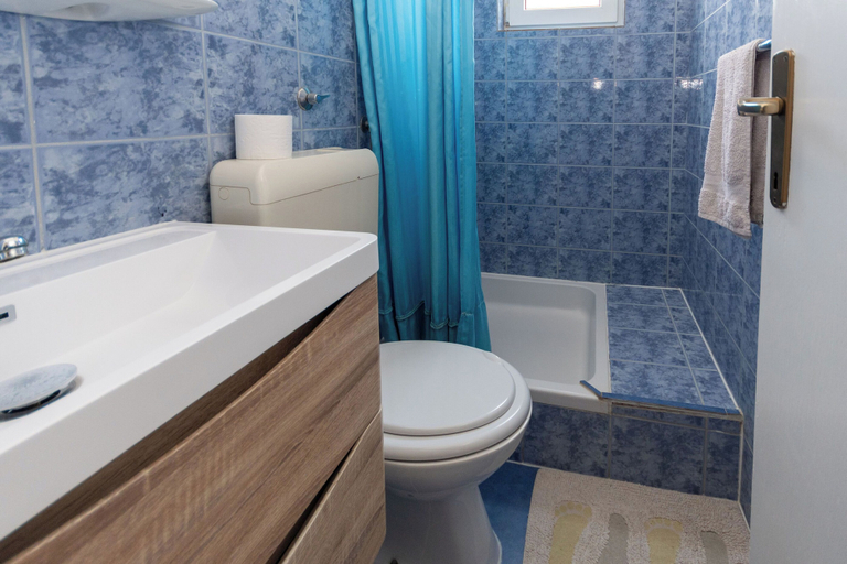 Bathroom 2, Apartments Slavica Near Beach, Vir