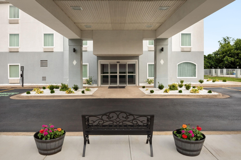 Exterior & Views 2, Baymont by Wyndham La Grange KY Southeast, Oldham