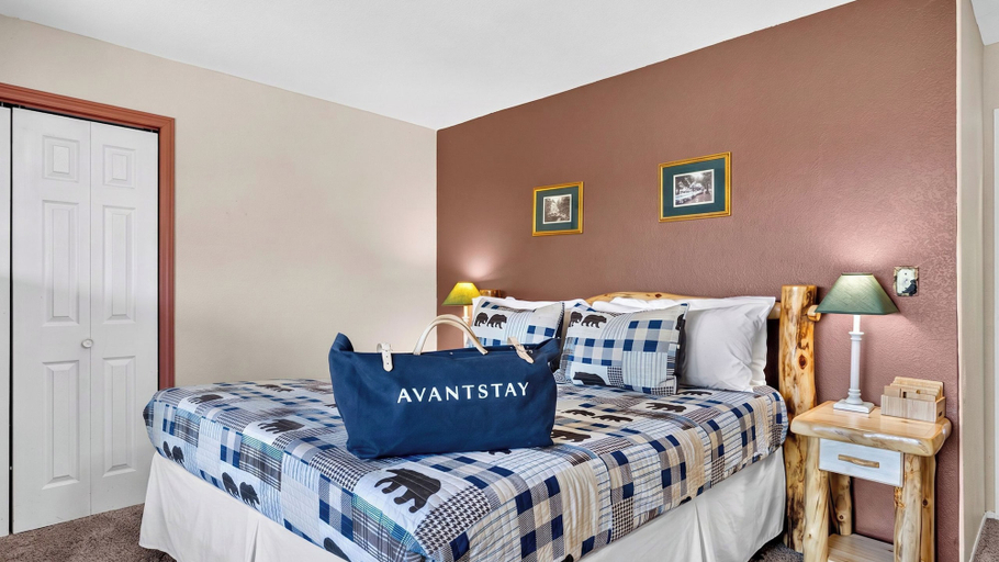 Bedroom 3, Mountain Palette by Avantstay Hot Tub, Game Room, Deck, Sweeping Views!, San Bernardino