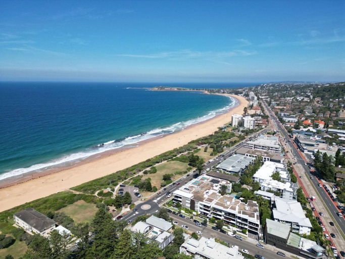 Exterior view 3, Beach & Lake Narrabeen Apartment with Outdoor BBQ, Sydney