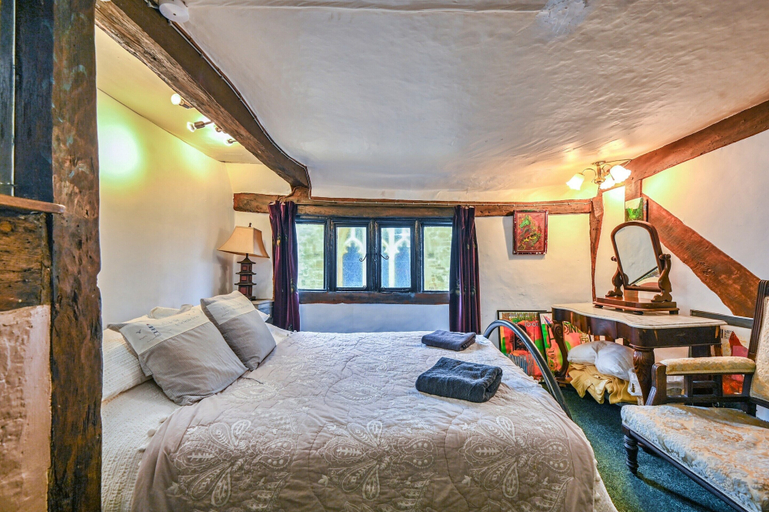 Room 3, Hastings Old Town Cottage for 4, East Sussex