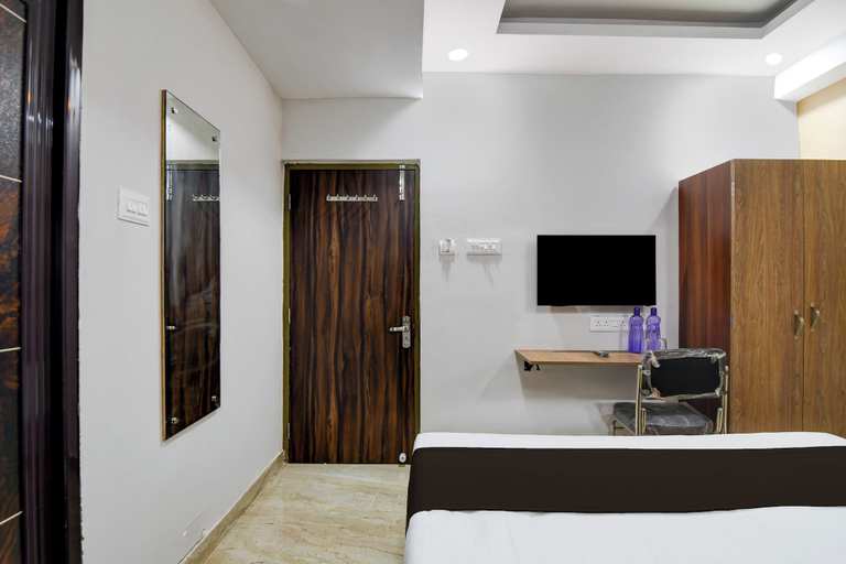 Room 5, Collection O Kolkata International, North 24 Parganas