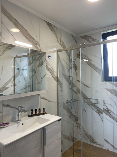 Bathroom 3, MOSSA CITY APARTMENTS, Crete