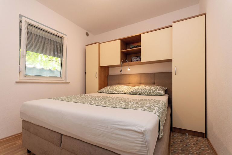 Room 5, Apartments Slavica Near Beach, Vir