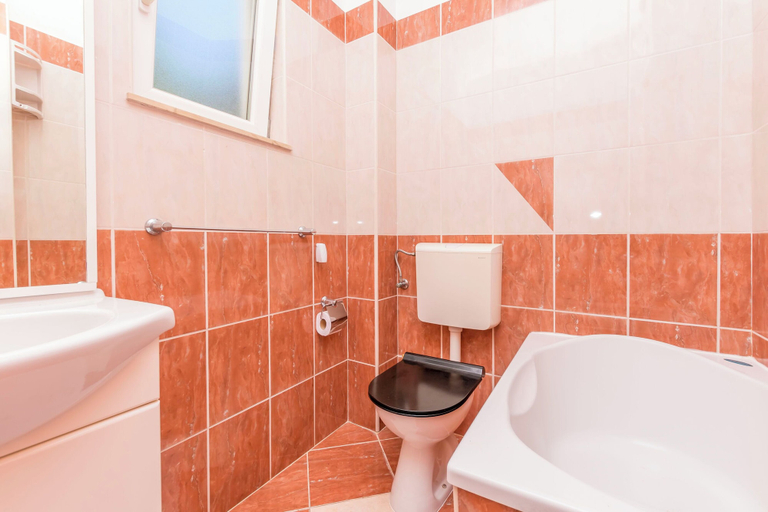 Bathroom 5, Apartments Zeljana on the Beach, Podgora