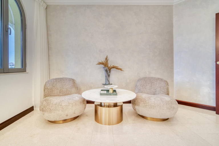 5, Beachfront 5BR Villa w/ Private Pool at the Palm, Dubai