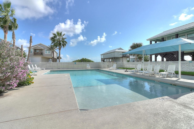 Room 2, Paradise Vibes- Pond Views 2 Balconies, Nueces