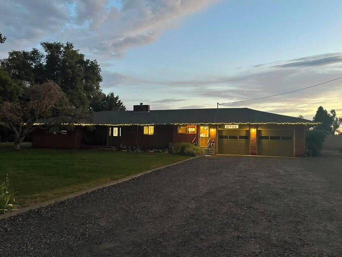 Exterior & Views 2, GOLDEN WEST MOTEL, Klamath