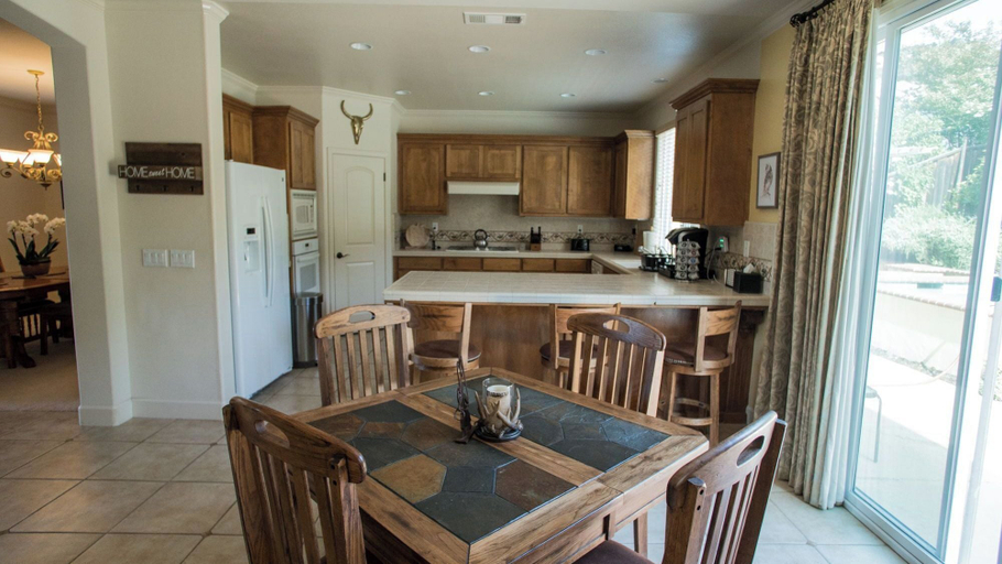 Interior 4, Navajo Trail by Avantstay Lap Pool + Spa Steps to Salinas River Trail, San Luis Obispo