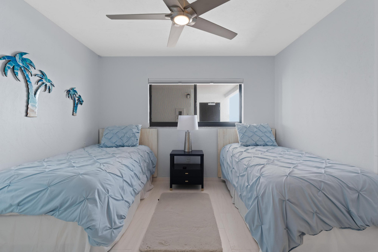 Room 5, Sunset Condo #502, Lee