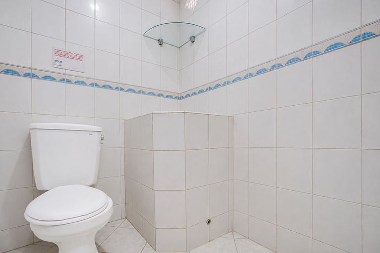 Bathroom 3, Hotel O near City of Tomorrow Mall, Sidoarjo