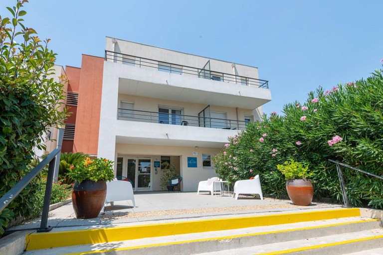 Exterior & Views 2, Comfort Aparthotel Cannes Mandelieu, Alpes-Maritimes