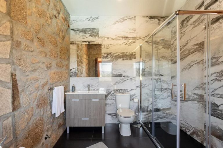 Bathroom, Quinta do Passadiço, Lamego