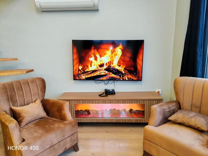 Shared lounge/TV area