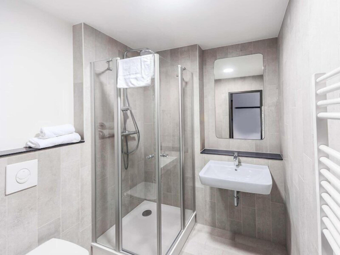 Bathroom 5, B&B HOTEL Gotha-Hbf, Gotha