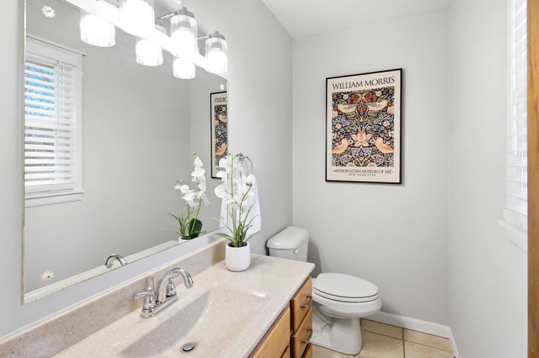 Room 3, Modern Home Sleeps 6 Near Downtown Mizzou, Boone