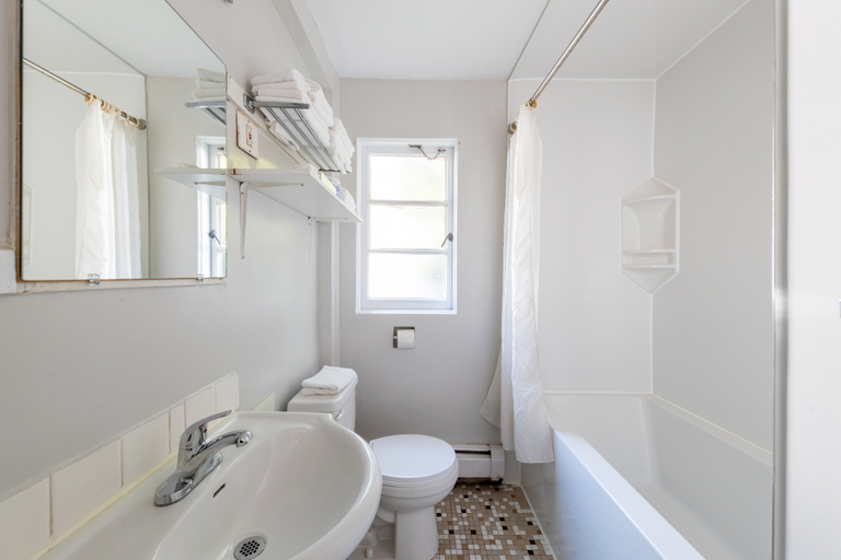 Bathroom 3, 2400 Motel, Greater Vancouver