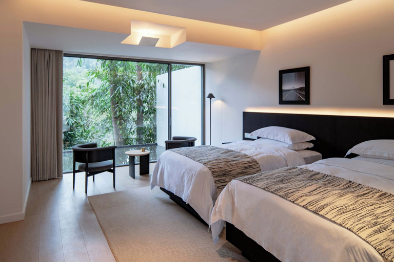 Room 3, Zhiye Resort Hotel, Anshun