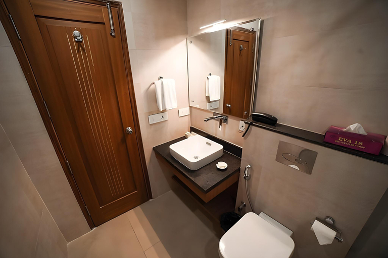Bathroom 4, HOTEL LE AMRITAM, Dehradun