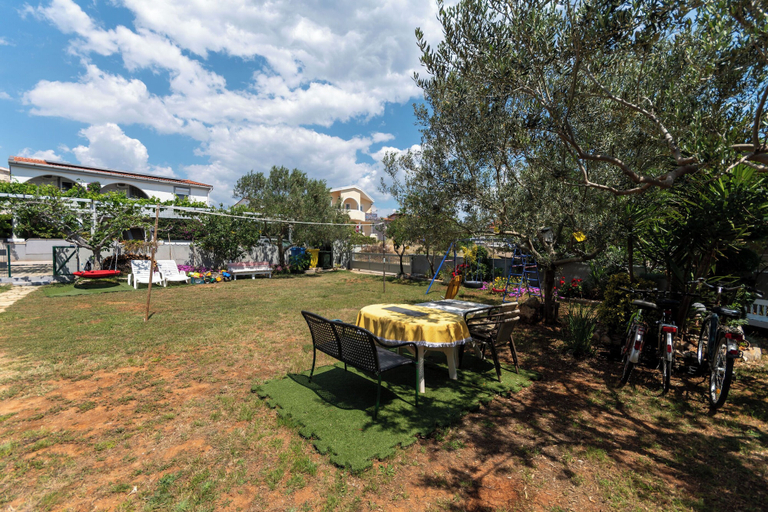Garden 3, Apartments Slavica Near Beach, Vir