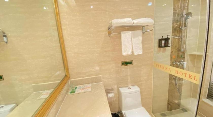 Bathroom 3, Vienna Hotel Guangxi Fangcheng, Fangchenggang