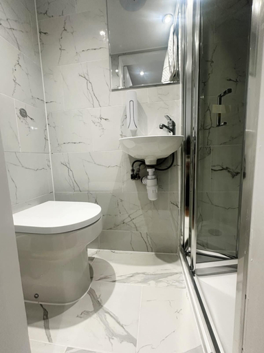 Bathroom 4, King's Cross Hotel, London