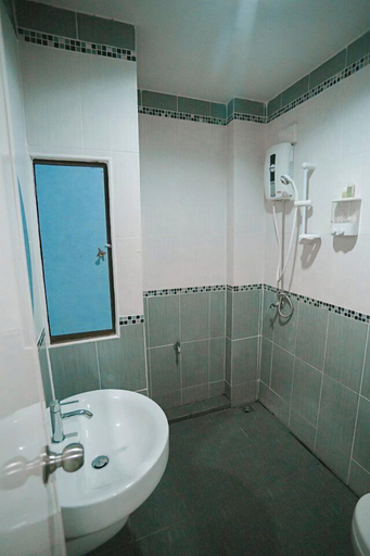 Bathroom 3, T.W. Sea View Hotel, Tha Sala