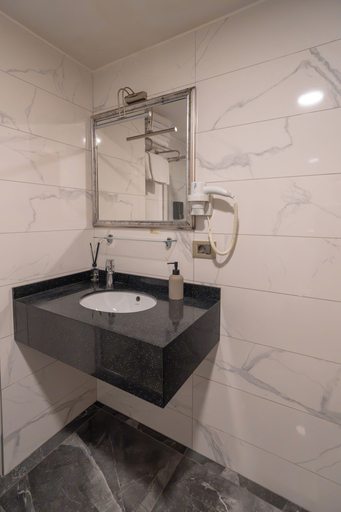 Bathroom 5, Eliza Hotel, Fatih