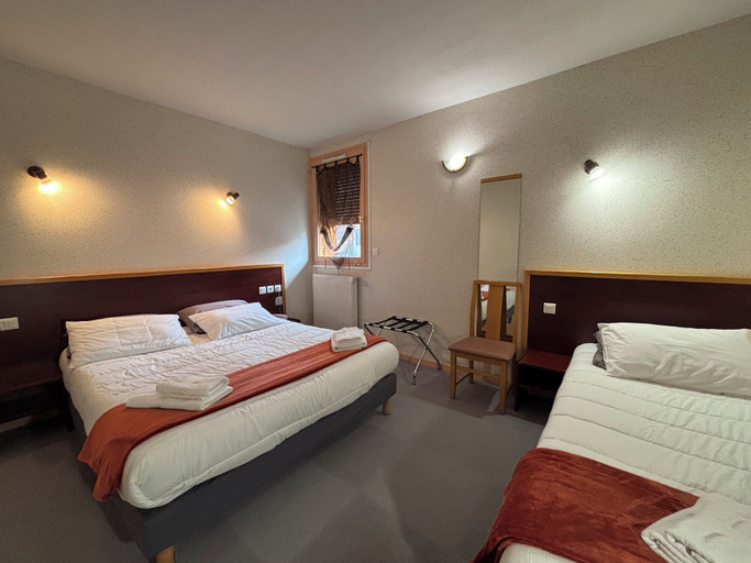 Bedroom 2, Hôtel les Hirondelles, Puy-de-Dôme