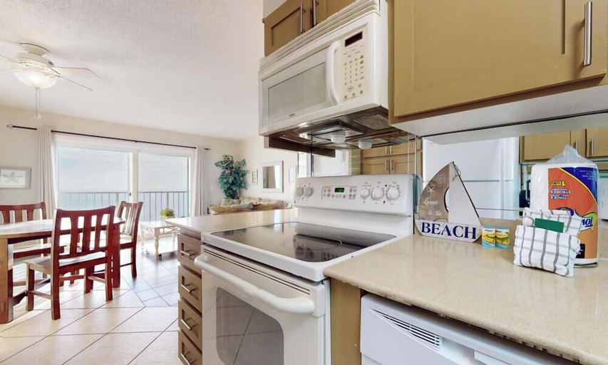 Interior 4, Summit 1013, Bay