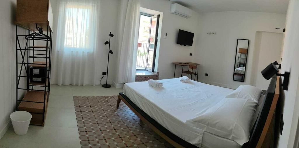 Room 4, HOTEL PIETRA NERA, Catania