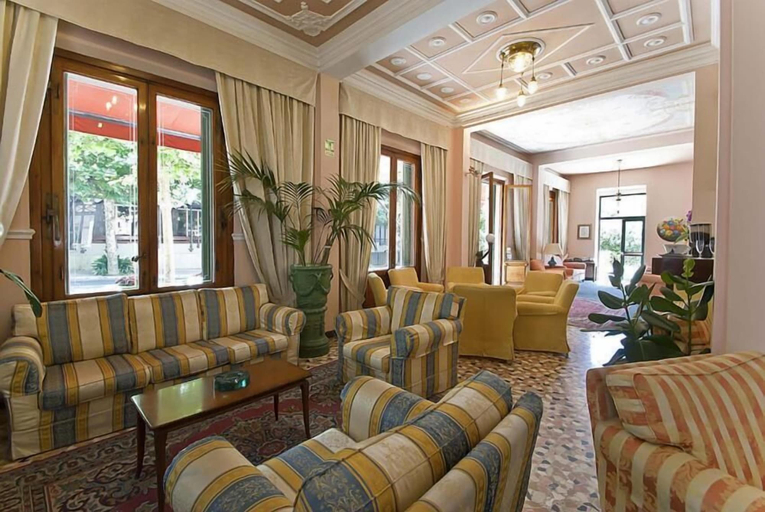 Others 4, Hotel Maestoso, Pistoia
