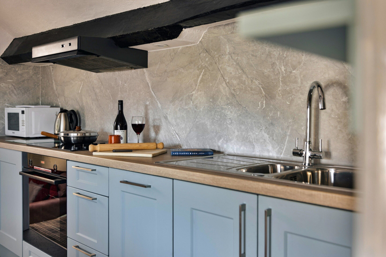 Private kitchen 5, Charming Snowdonia Cottage for 4, Cumbria