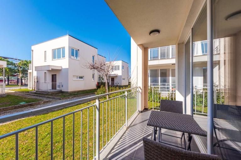 Room 3, Blue Haven Talea Beachfront With Pool Access, Lezhës