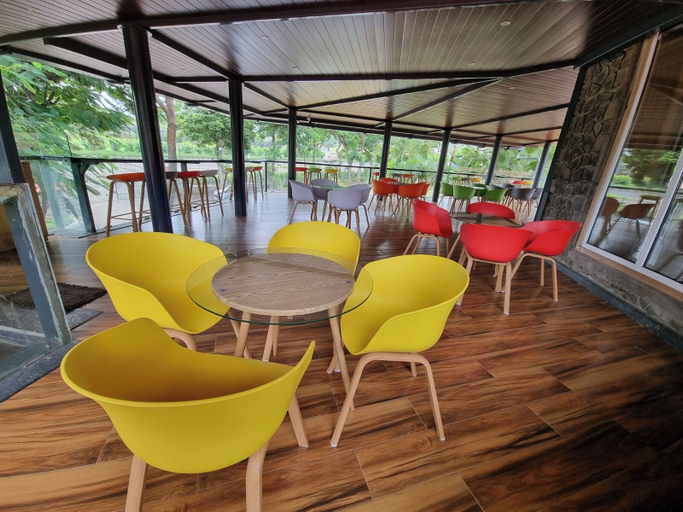 Outdoor dining, Caves County Resorts, Nashik