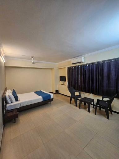 Room 2, Hotel Alt Acco close to Kharadi, Pune