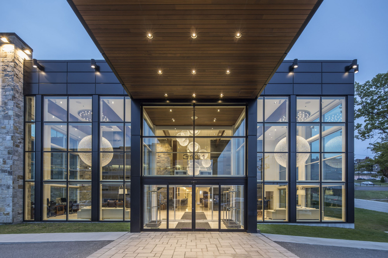 Exterior & Views