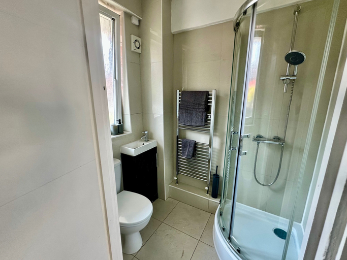 Bathroom 3, Cozy Apartment in Central London by Tower Bridge, London