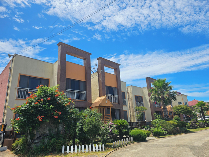 Exterior & Views 2, Red Castle Pension, Jeju