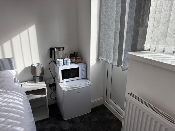 Room 5, Near Heathrow - Studio - Wifi - Parking - Sleeps 2, London