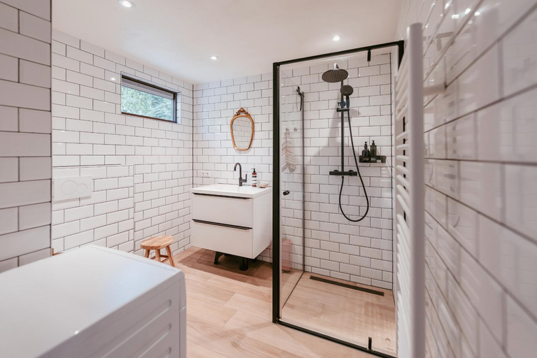 Bathroom 3, Prachtige boshuisjes by Bed en Boshuisjes, Oisterwijk