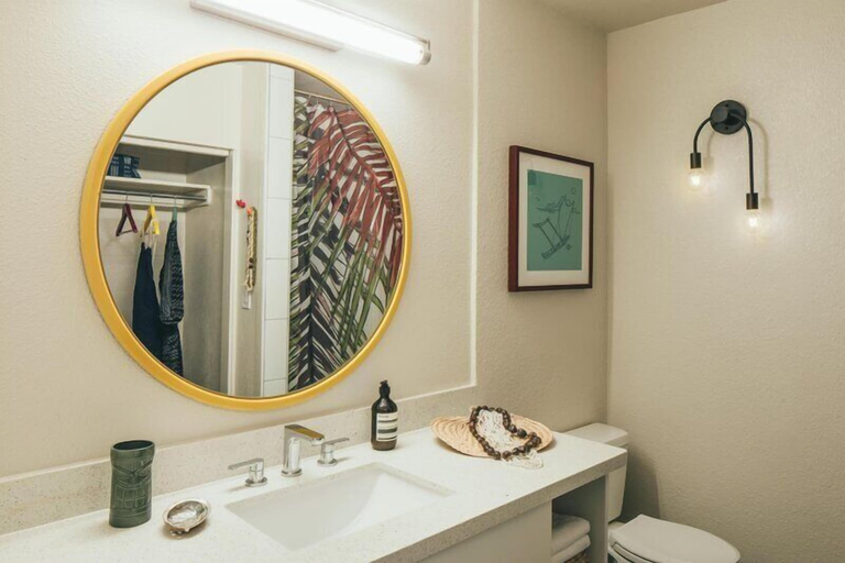 Bathroom 5, White Sands Hotel, Honolulu