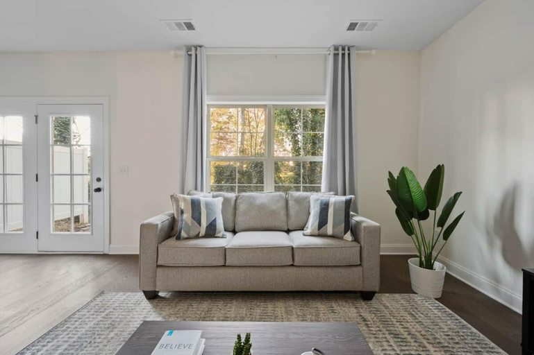 Room 1, 1 King 2 Queens Garage Yard Washer Dryer, Davidson