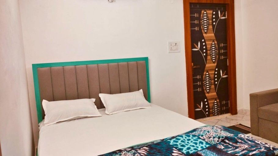 Room 3, Hotel P P Palace, Purbi Singhbhum