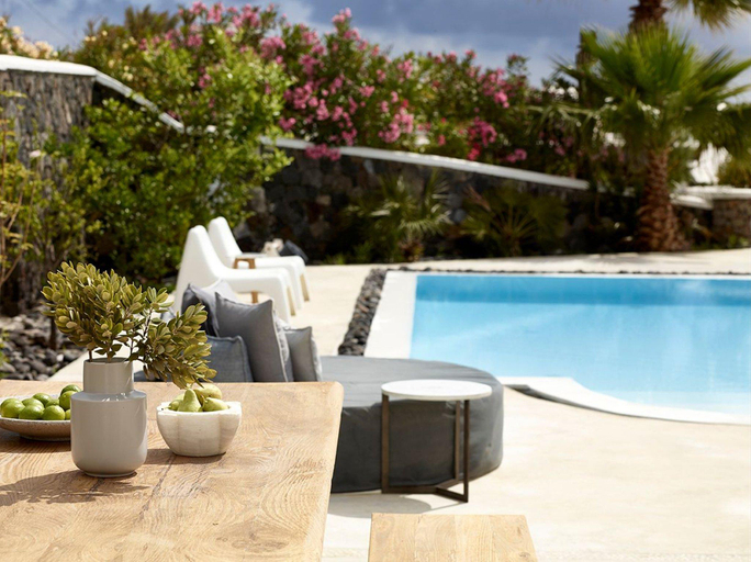 Sport & Beauty 3, Modern Comfortable Santorini Villa 3 Bedrooms Villa Aqua Private Pool, South Aegean
