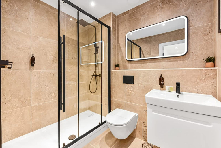 Bathroom 2, East Croydon, London