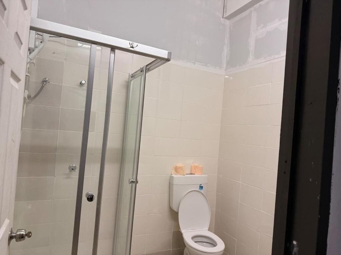 Bathroom 5, Charming Studio Retreat in Honiara, Solomon Islands, Panatina