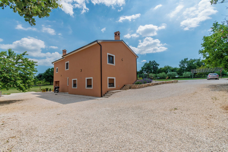 Parking, House Melani, Žminj