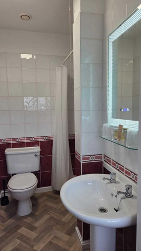 Bathroom 3, Devonshire House Hotel, Sefton